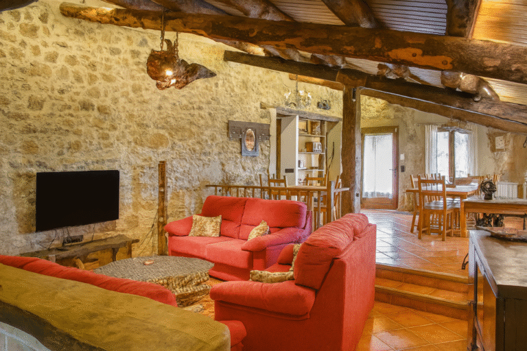 Menjador casa rural Cal Mateu d'Odèn al Solsonès. Turisme rural.