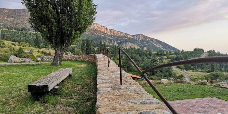Paisatge de la casa rural Cal Mateu d'Odèn, al Solsonès. Turisme rural.